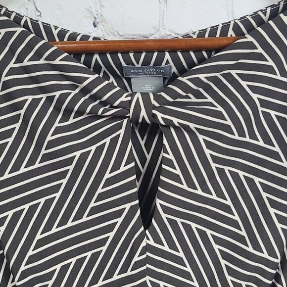 Ann Taylor Petite Brown Weave Print Jersey Dress Knot Keyhole Cap Sleeve 8P - Picture 3 of 10